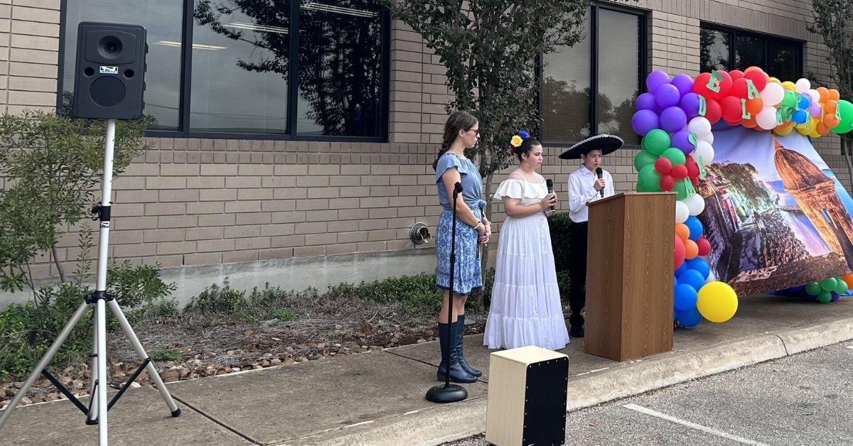 Wired vs. Wireless Mics: What To Choose?